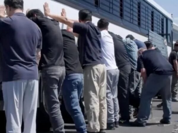 Razia Imigrasi di AS: 300 Warga Korsel Ditangkap di Pabrik Hyundai-LG Georgia