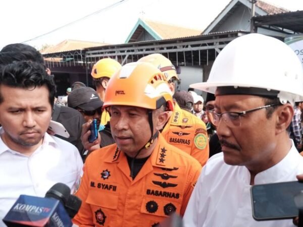 Korban tewas Al Khoziny, Basarnas Evakuasi Kembali Dua Korban Reruntuhan Ponpes Al Khoziny