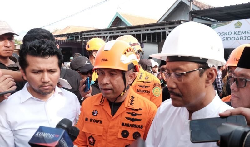 Korban tewas Al Khoziny, Basarnas Evakuasi Kembali Dua Korban Reruntuhan Ponpes Al Khoziny