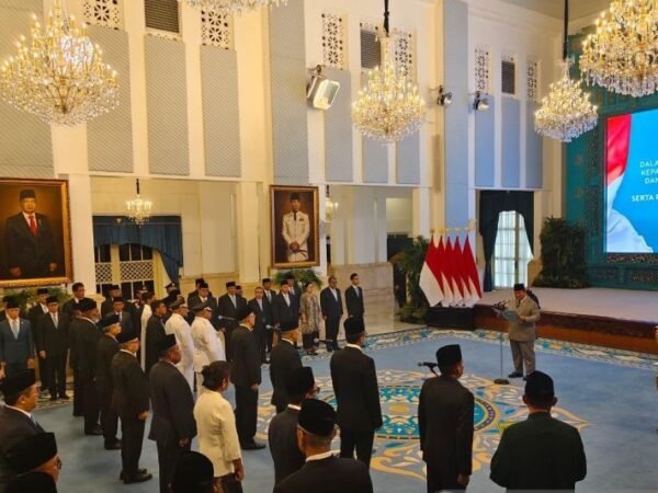 Prabowo Lantik Dirgayuza Setiawan dan Agung Gumilar Jadi Asisten Khusus Presiden