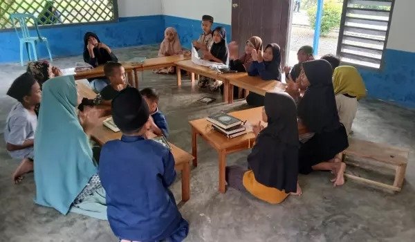 Lentera dari Tanasumpu: Dua Daiyah Muda Dewan Dakwah Terangi Pedalaman Morowali Utara