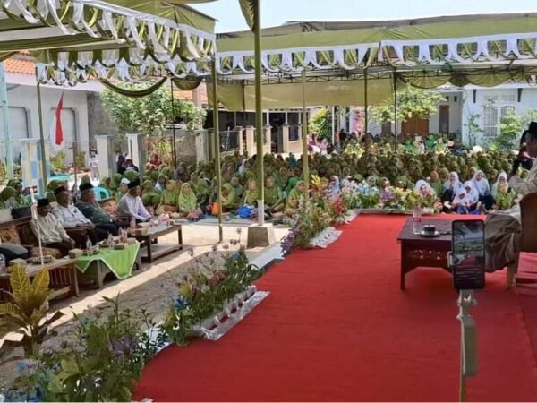 Muslimat NU Bulakamba Salurkan Bantuan untuk Kaum Dhuafa di Momen Hari Santri 2025