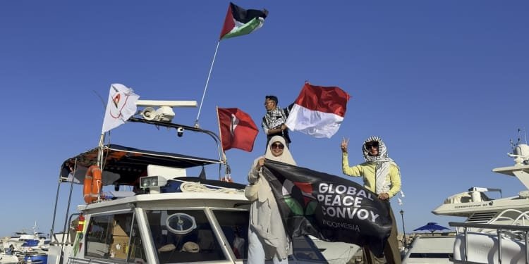 Israel Cegat Armada Global Sumud Flotilla: Greta Thunberg dan Mandla Mandela Ditahan di Laut Internasional