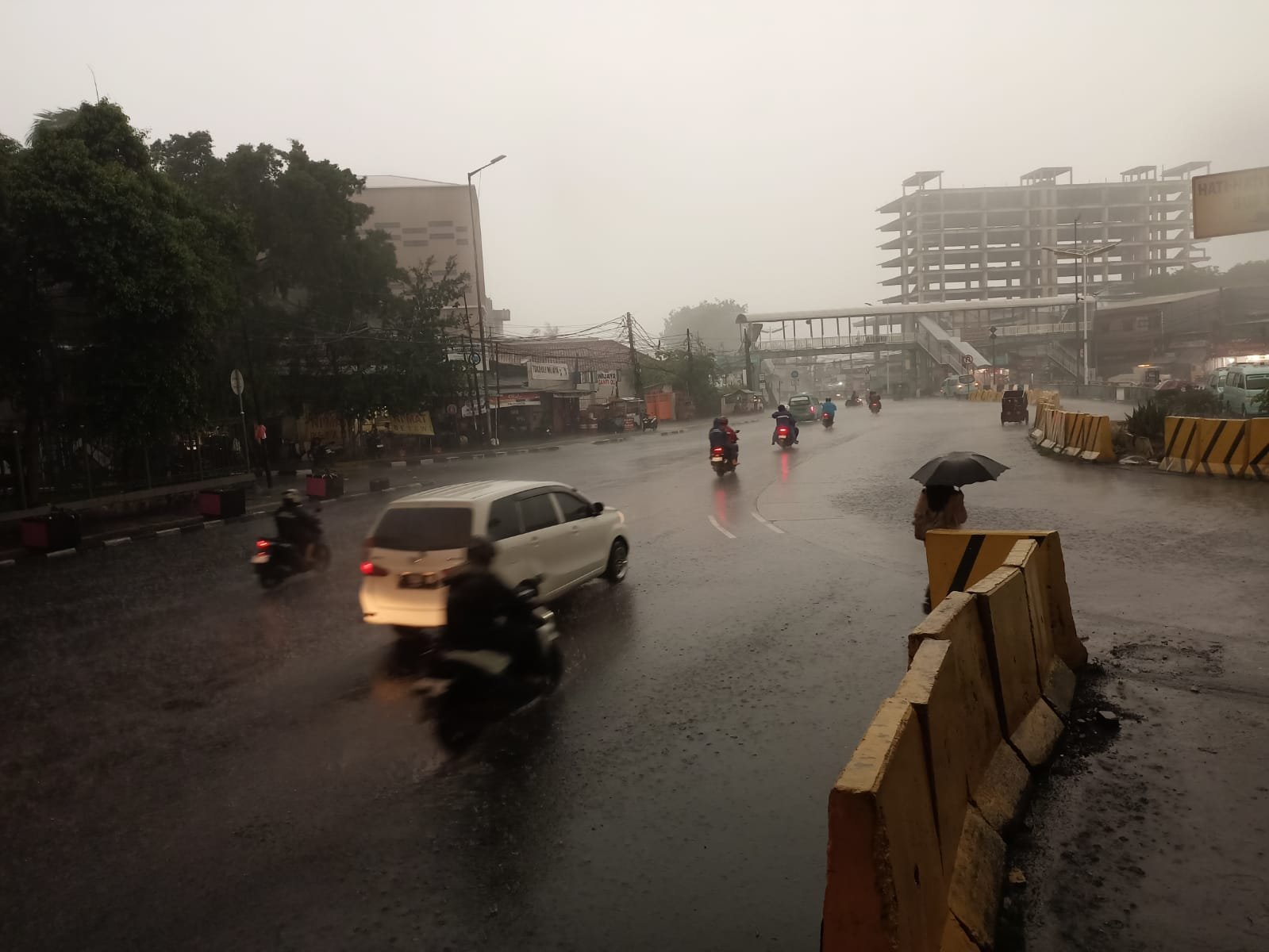 Pramono Klaim Penanganan Banjir Jakarta Lebih Cepat Dibanding Daerah Lain