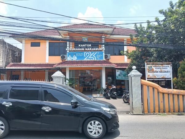 Macet di Jalan Putri Tunggal, Kantor Kelurahan Harjamukti Jadi Biang Kerok