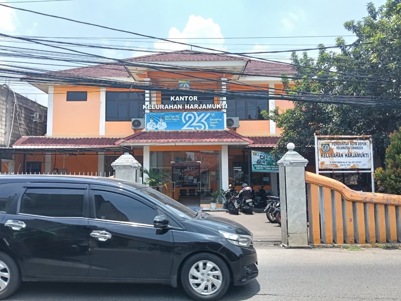 Macet di Jalan Putri Tunggal, Kantor Kelurahan Harjamukti Jadi Biang Kerok