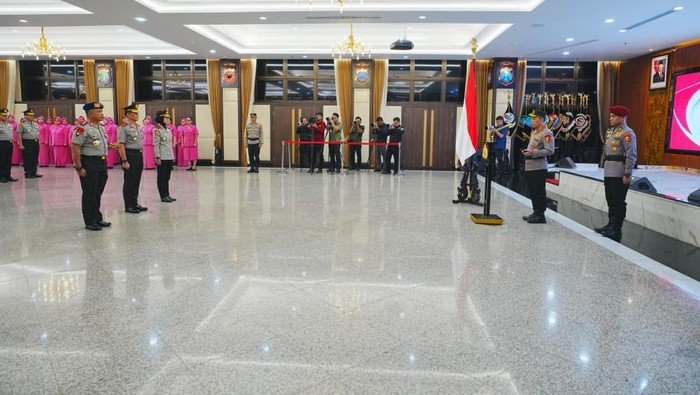 27 Pati Polri Naik Pangkat, Empat Jenderal Sandang Bintang Tiga