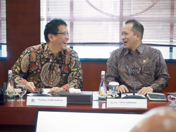 Menkop Ferry Bahas Percepatan Pembangunan Kopdes Merah Putih Bersama Menkeu dan Danantara