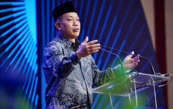 Menkop Ferry Bangun Ekonomi Rakyat dari Desa Lewat Koperasi Merah Putih