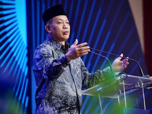 Menkop Ferry Bangun Ekonomi Rakyat dari Desa Lewat Koperasi Merah Putih
