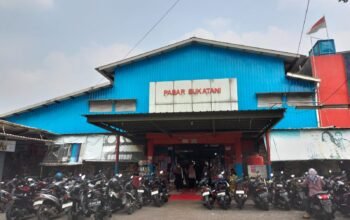 Atap Bocor di Pasar Depok Bikin Dagangan Basah, Pedagang Protes: “Seolah Dibiarkan!”