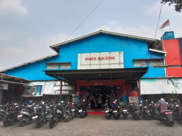 Atap Bocor di Pasar Depok Bikin Dagangan Basah, Pedagang Protes: “Seolah Dibiarkan!”