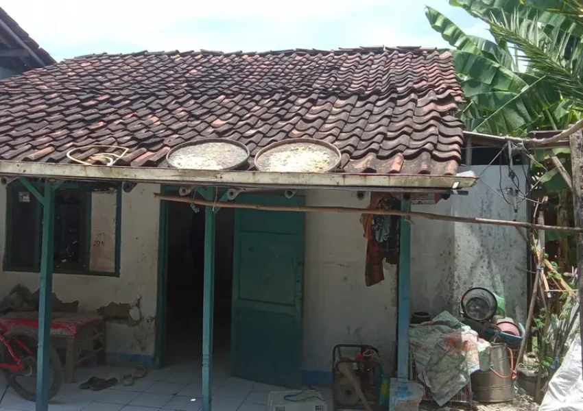 Rumah Reyot di Brebes Tak Pernah Disentuh Bantuan, Takwadi Hanya Bisa Pasrah