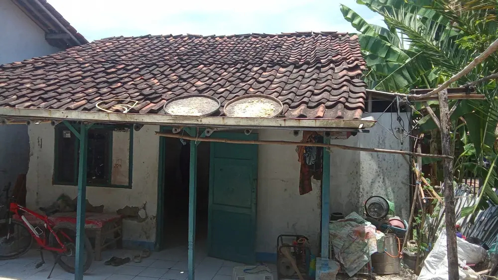 Rumah Reyot di Brebes Tak Pernah Disentuh Bantuan, Takwadi Hanya Bisa Pasrah