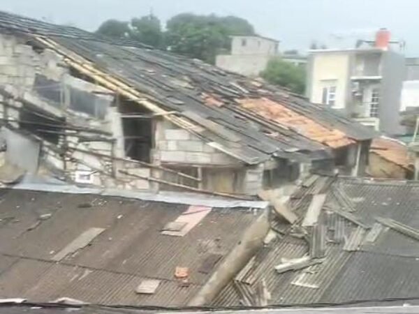 Ratusan Rumah di Depok Rusak Diterjang Angin Puting Beliung