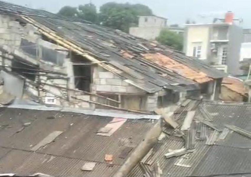 Ratusan Rumah di Depok Rusak Diterjang Angin Puting Beliung
