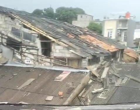 Ratusan Rumah di Depok Rusak Diterjang Angin Puting Beliung