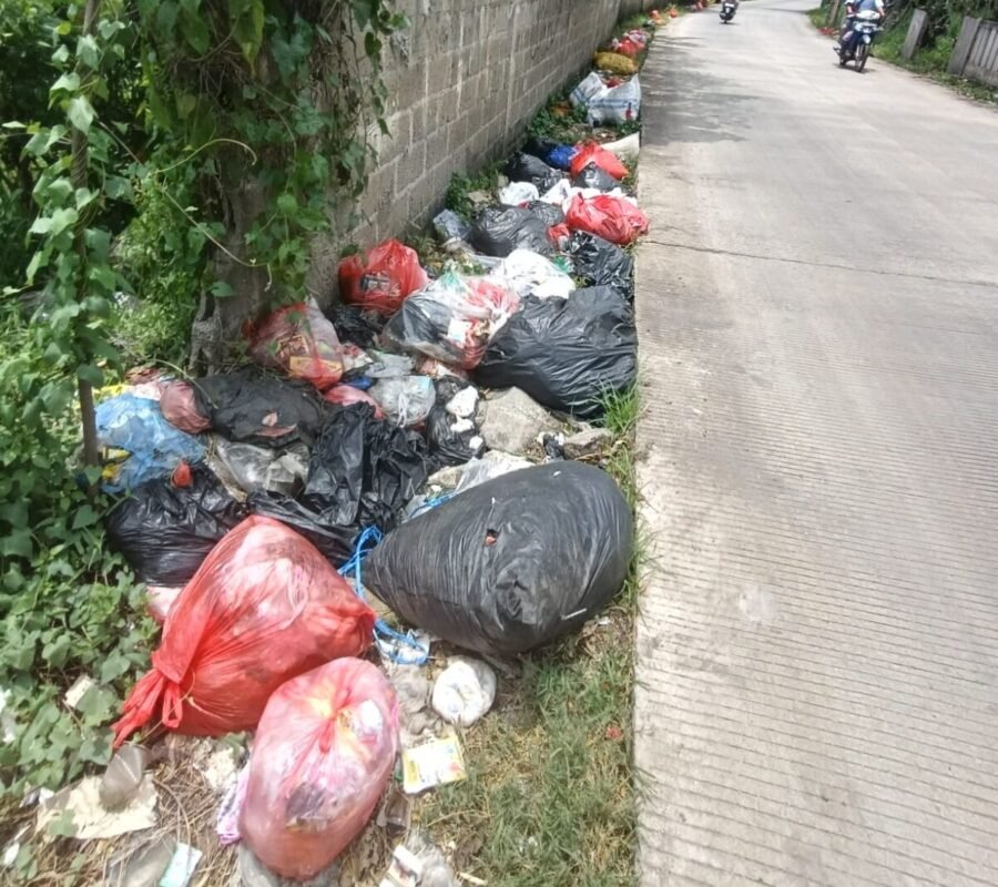 Sampah Menumpuk di Dekat Kantor Kelurahan Sukamaju Baru, Siapa yang Harus Malu?