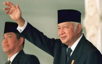 Soeharto: Dari Bayang Orde Baru ke Daftar Pahlawan Nasional