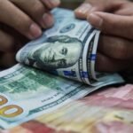 Dolar Bangkit, Rupiah Melemah ke Rp16.705 per Dolar AS