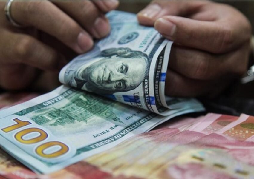 Dolar Bangkit, Rupiah Melemah ke Rp16.705 per Dolar AS