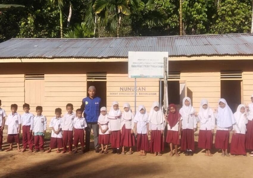 Menembus Sunyi Dusun Nunusan: Kisah Ustaz Awi di Pedalaman Talang Mamak