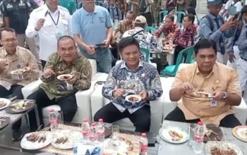 Keseruan “Festival Sate Tegal 2025”, Belasan Ribu Tusuk Sate Kambing Ludes Disantap Warga