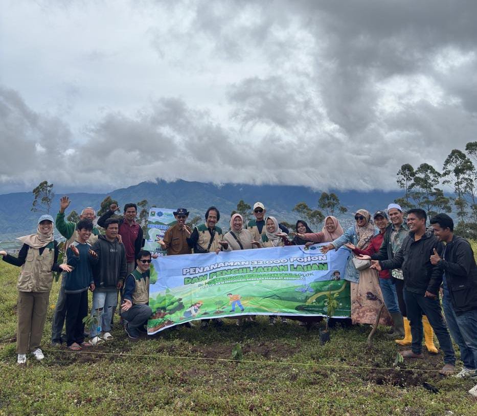 Gerakan Hijau: "Akar Pohon" Tanam 32.000 Pohon di Lembah Gumanti dan Danau Kembar