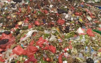 Timbunan Sampah Menggunung di Pasar Kemiri Muka Depok Capai 5 Meter