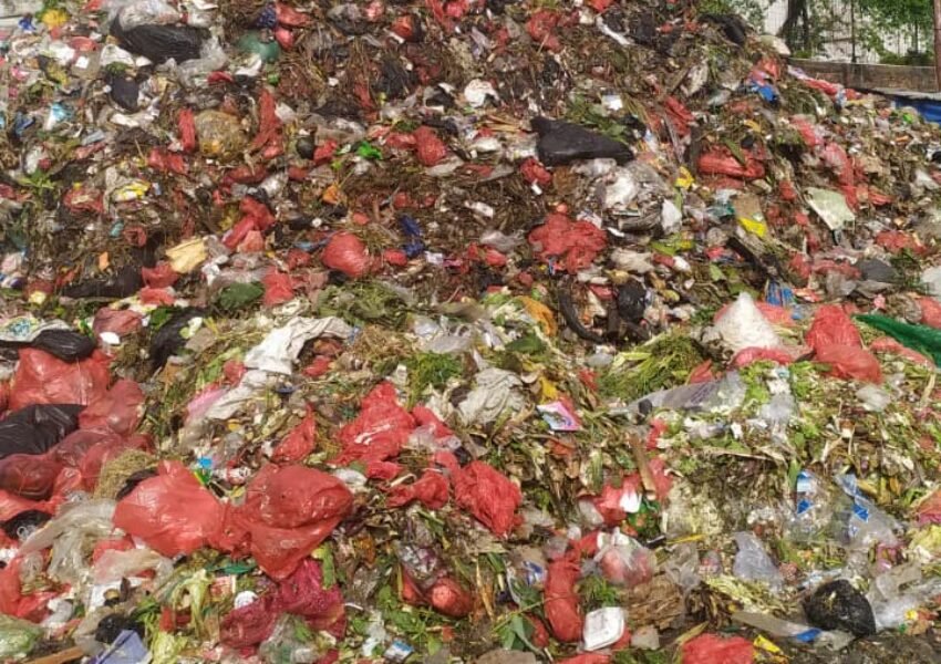 Timbunan Sampah Menggunung di Pasar Kemiri Muka Depok Capai 5 Meter