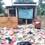 Tumpukan Sampah Menutupi Jalan di Pasar Agung Depok, Pedagang Protes DLHK